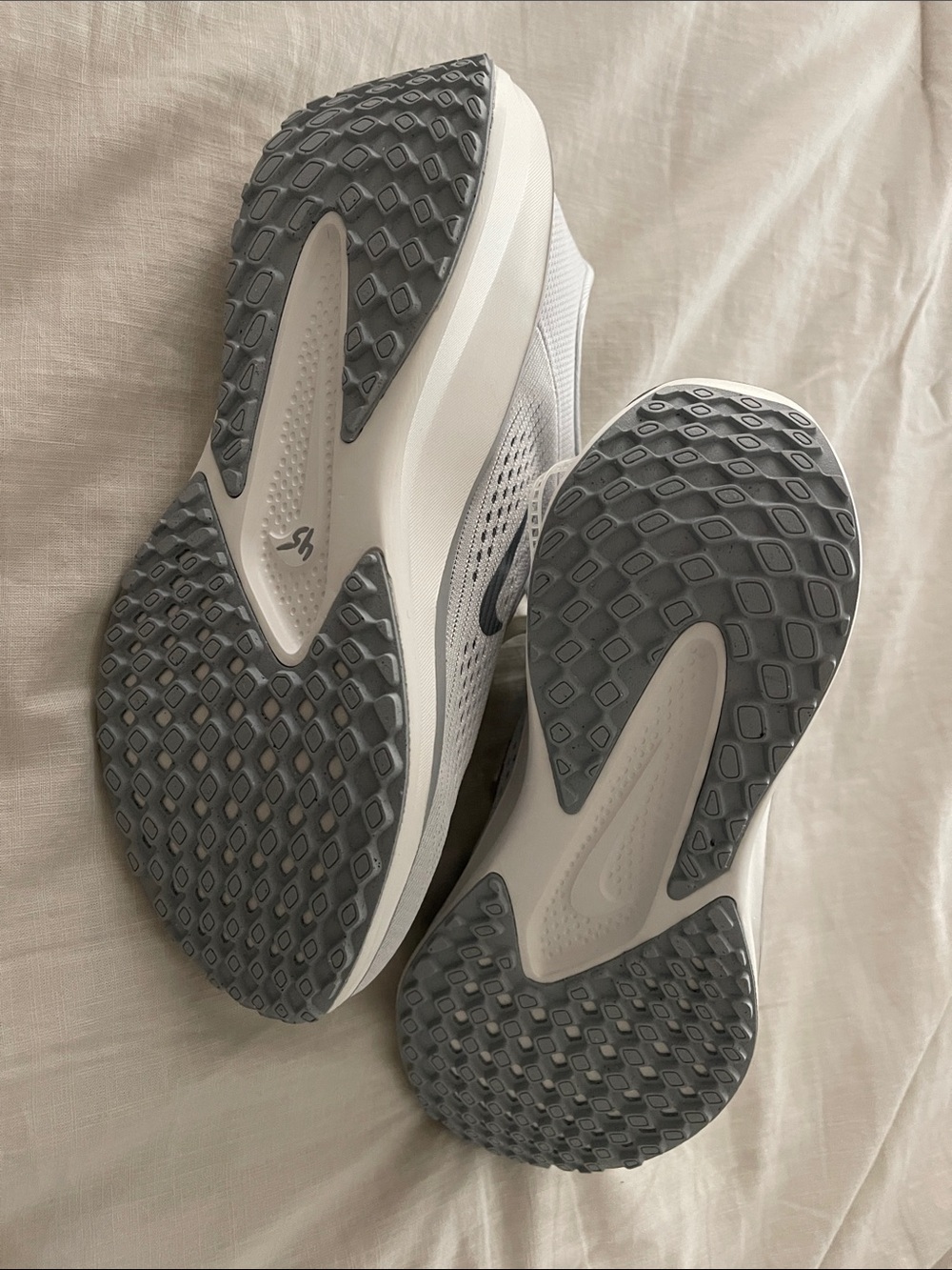 Nike women’s sneakers - Picture 3 of 3